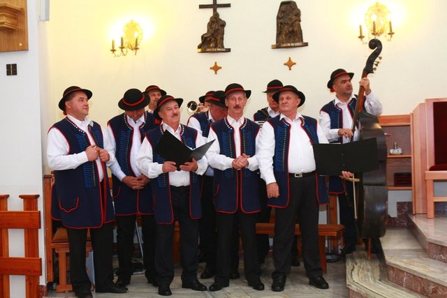 Koledowanie grupy wokalno – instrumentalnej GÓRNE ŁOSOSINIOKI.